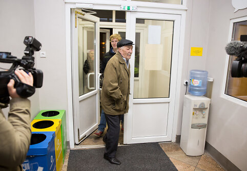 Į Vilniaus Simono Daukanto gimnaziją evakuoti žmonės