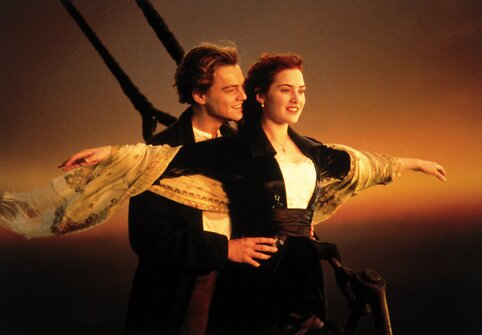 Leonardo DiCaprio ir Kate Winslet filme „Titanikas“ (1997 m.)