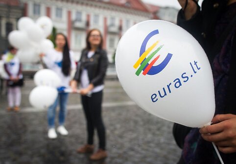 Lietuvos gyventojus prie euro pratins Eurobusas.