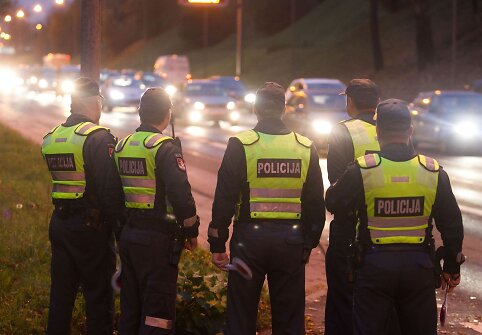 Vilniaus policija gaudė A juostą užimančius automobilių vairuotojus