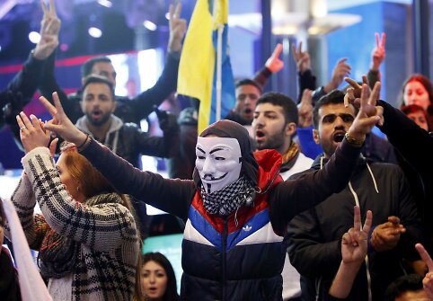Kurdų demonstrantai įsiveržė į Europos Parlamentą. 
