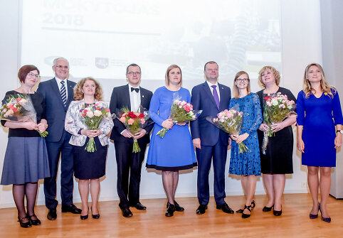 Metų mokytojo apdovanijimai