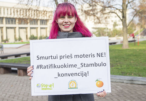 Vilniaus Moterų namai rengia akciją i&scaron;reik&scaron;ti paramą smurto prie&scaron; moteris įveikimui