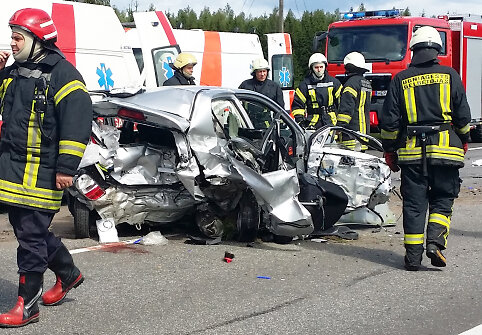 Kelyje Kaunas&ndash;Klaipėda per avariją sudužęs &bdquo;Nissan Micra&ldquo; automobilis