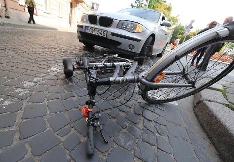 Vilniuje (Liejyklos gatvėje) BMW partrenkė dviratininkę.