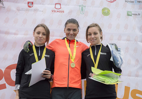 10 km apdovanojimai moterų kategorijoje. Organizatorių nuotr.