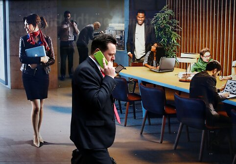 Telefonų ekranai užvaldę Londono gyventojus