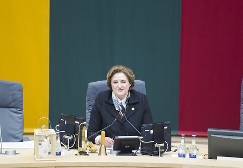 Seimas baigė rudens sesiją, sugiedojo himną ir i&scaron;siskirstė &scaron;vęsti &scaron;venčių.
