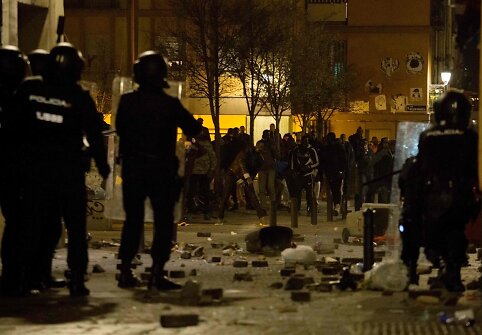 Madride po gatvės prekiautojo mirties įsiplieskė neramumai