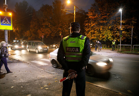 Policijos priemonė prie pėsčiųjų perėjų