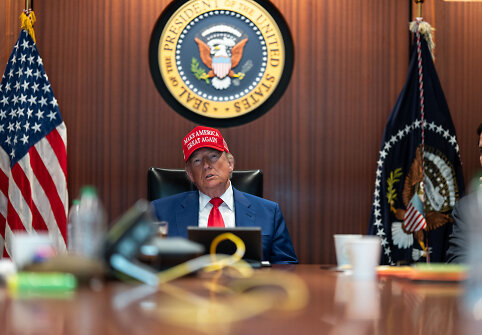 Donaldas Trumpas stebi JAV smūgius Irane