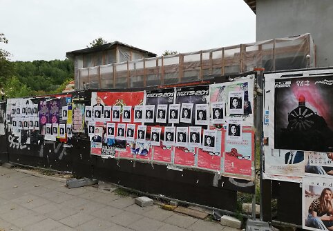 Vilniaus centre – filmo „Čia buvo Saša“ plakatai