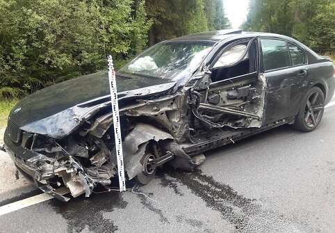 Netoli Prienų į avariją pateko sunkvežimis ir trys lengvieji automobiliai