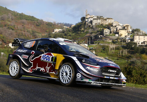 Sebastian Ogier su &scaron;turmanu Julienu Ingrassia (Ford Fiesta WRC) Korsikos ralyje 