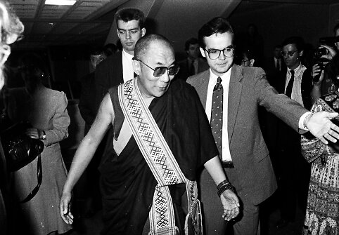 Dalai Lama Auk&scaron;čiausioje Taryboje. 1991 m. Nuotr. aut. Valentinas Juraitis (Vyzdys)