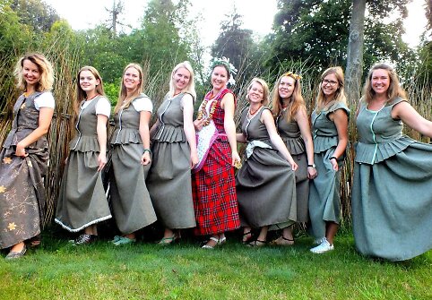 Nijolės Gornatkevičės organizuojami senoviniai mergvakariai