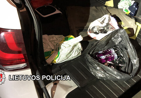 Pareigūnai sulaikė tris prostitucijos organizavimu įtariamus asmenis.
