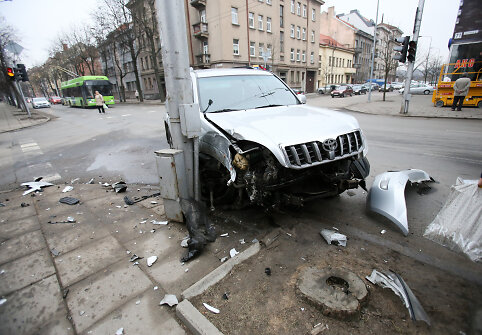 Avarija Kęstučio ir Maironio g. sankryžoje, Kaune.