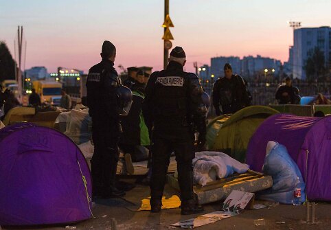 I&scaron; Paryžiaus migrantų stovyklos evakuota daugiau kaip 1 tūkst. žmonių