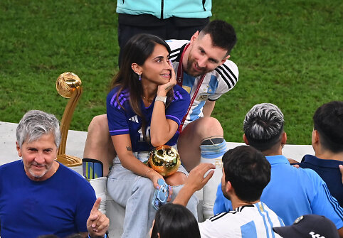 Lionelis Messi su žmona Antonela Roccuzzo ir sūnumis &scaron;venčia Argentinos triumfą