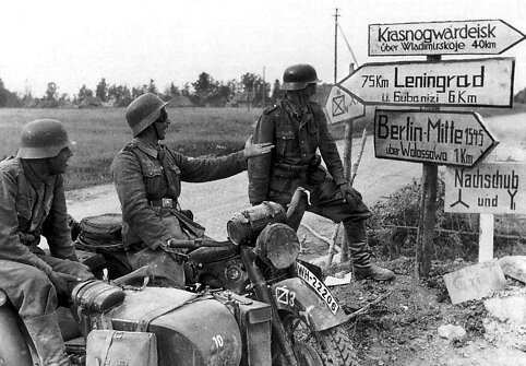 Iki Leningrado 75 km. Vermachto kariai prie kelio rodyklių
