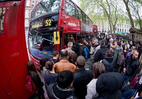 Dėl metropoliteno darbuotojų streiko Londono gyventojams teko keliauti autobusais.
