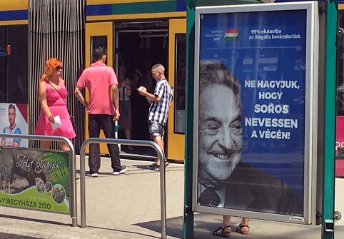 Prie&scaron; George'ą Sorosą nukreipta reklaminė kampanija Vengrijoje