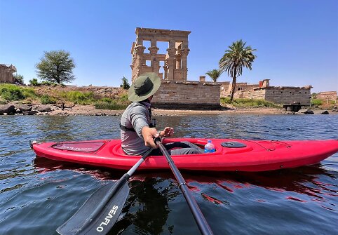 Prie vienos i&scaron; neturistinių Egipto &scaron;ventyklų palei Nilą