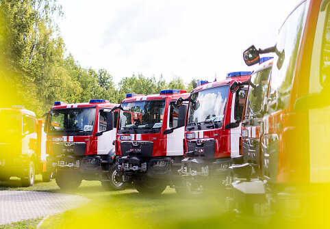 Prie&scaron;gaisrinės apsaugos ir gelbėjimo departamentas pristatė 20 naujų vidutinės klasės automobilinių cisternų.