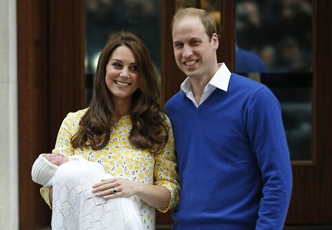 Kembridžo hercogienė Catherine ir princas Williamas su dukra