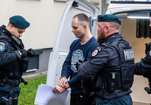 Benas Mikutavičius atvežtas į teismą