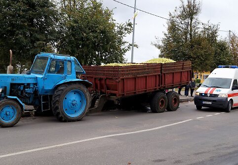 Raseiniuose traktorius partrenkė vyrą.