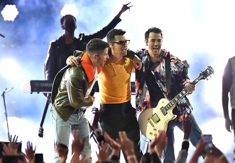 Grupė &bdquo;Jonas Brothers&ldquo; &bdquo;Billboard&ldquo; muzikos apdovanojimuose