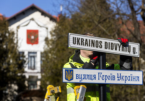 Gatvelė vedanti į Rusijos ambasadą pavadinta Ukrainos Didvyrių g.