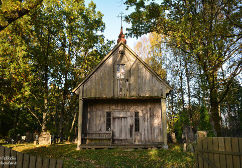 Pakutuvėnų kapinių koplyčia (Plungės r.)
