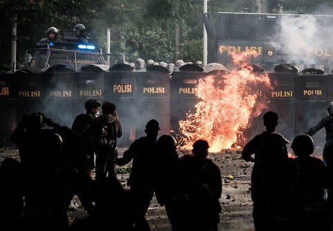 Masiniai protestai Indonezijoje: žmonės protestuoja prie&scaron; papildomas tūkstantines i&scaron;mokas parlamentarams