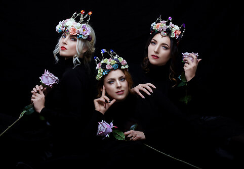 &bdquo;Queens of Roses&ldquo;