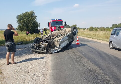 Apvirtęs automobilis