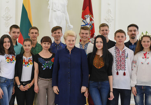 Prezidentė susitinka su Luhansko srities ukrainiečių mokiniais