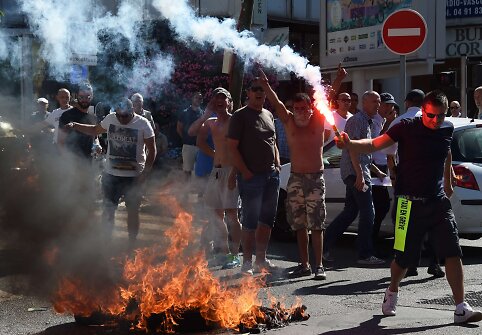 Protestuojantys Paryžiaus taksi vairuotojai