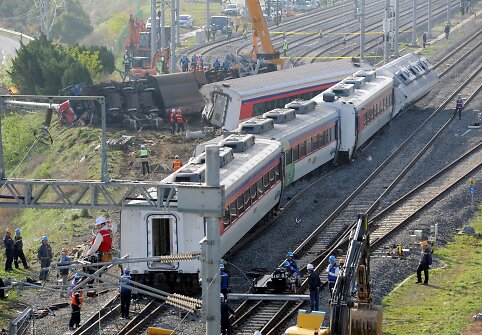 Keleivinio traukinio avarija Pietų Korėjoje