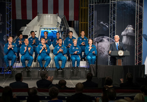 12 naujų NASA astronautų