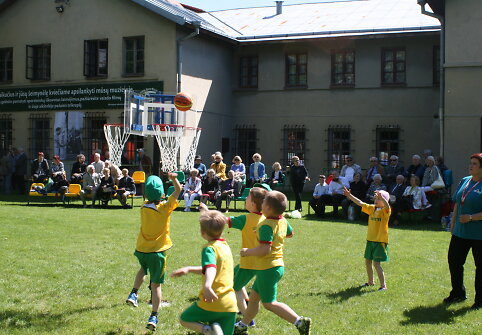Sporto muziejaus kiemelyje vaikai galės ir pažaisti.