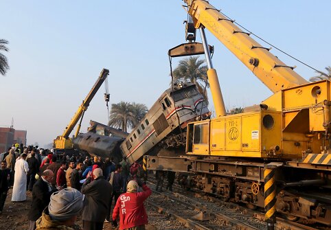 Egipte nuo bėgių nulėkus traukiniui sužeista 70 žmonių