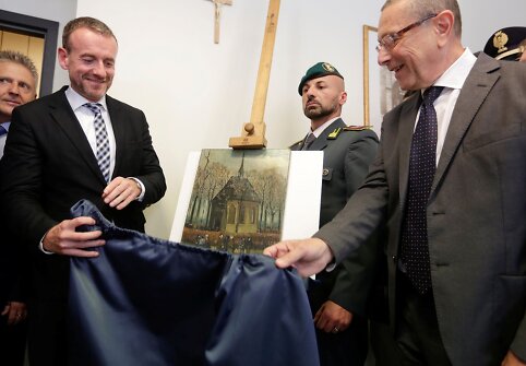 Italijos policija surado prie&scaron; beveik 15 metų pavogtus Van Gogho paveikslus 
