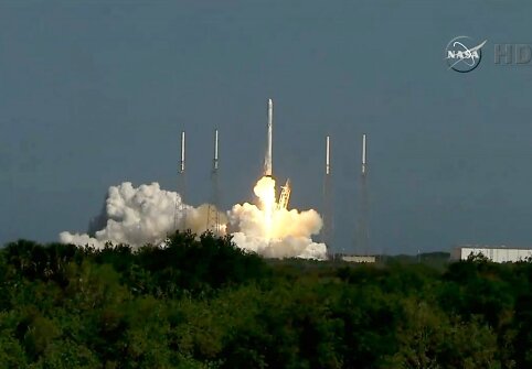 „SpaceX“ raketos pakilimas