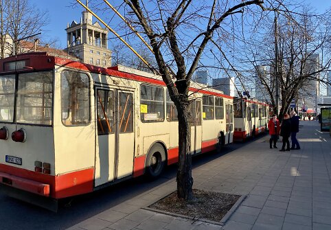 Prie Baltojo tilto dėl nutrūkusio laido sustojo troleibusų eismas
