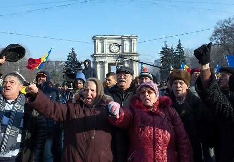 Protestai prie parlamento Modovoje