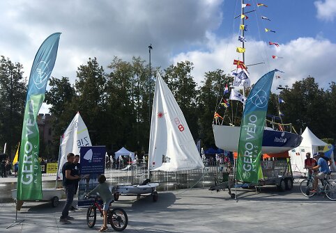 Vilniaus sporto festivalyje i&scaron;kilo buriavimui skirtas stendas