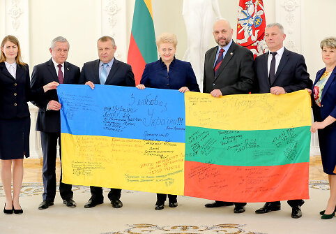 Dalia Grybauskaitė susitiko su Ukrainos kariais savanoriais